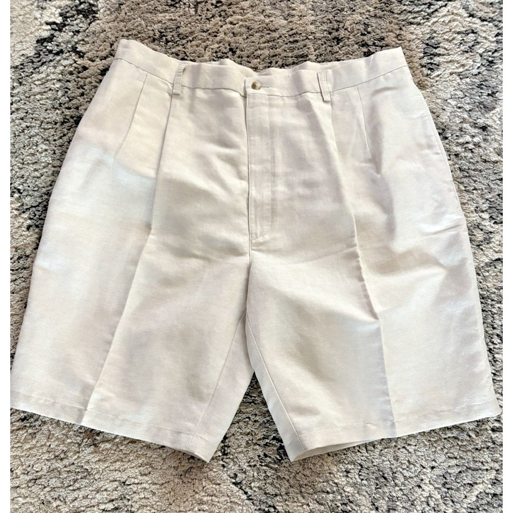 Roundtree & Yorke shorts size 42 pleated